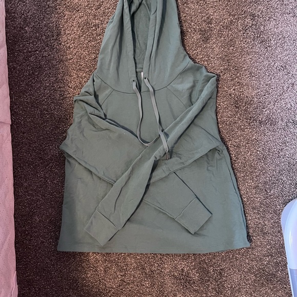 Various women’s clothing - Picture 2 of 5